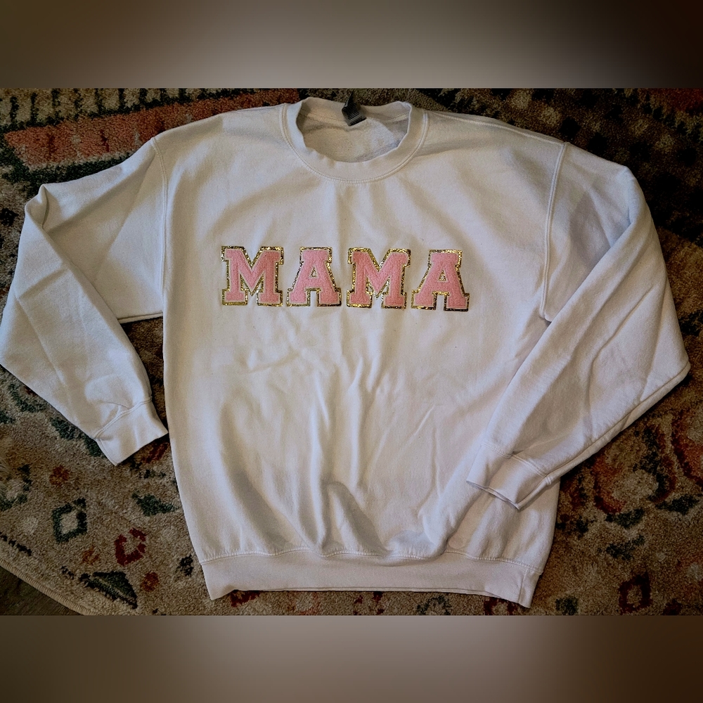 Size medium Gildan brand Mama patch sweatshirt